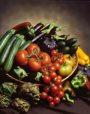 http://www.dreamstime.com/royalty-free-stock-images-basket-vegetables-image11170349